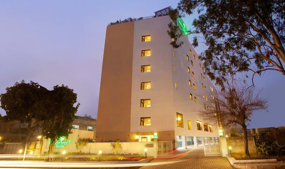 lemon-tree-hotel-full-body-massage-Chandigarh